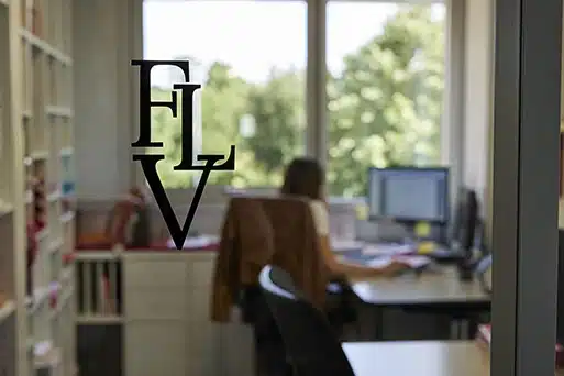 flv notaires porte bureau vitrée logo